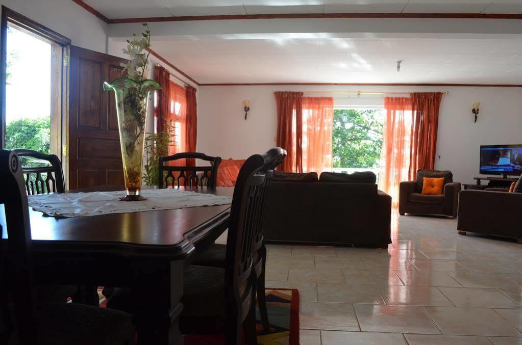 Touchdown Villa Pointe La Rue Esterno foto