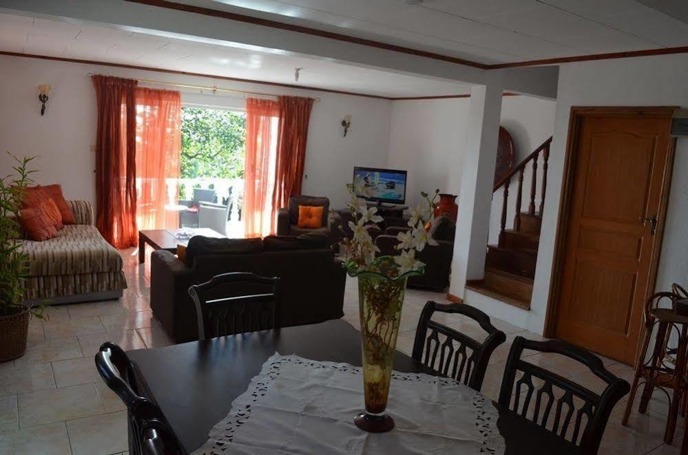 Touchdown Villa Pointe La Rue Esterno foto